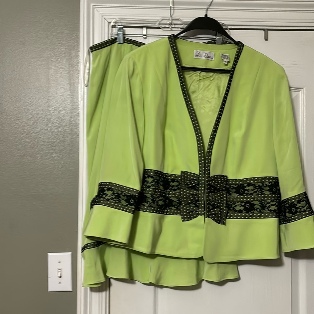 Gorgeous, Beautiful, Stunning can all be used to explain this suit.